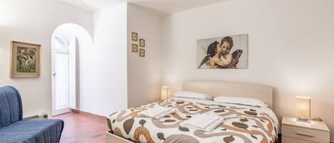 1 bedroom, iron/ironing board