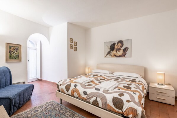 1 bedroom, iron/ironing board