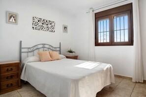3 bedrooms, iron/ironing board, free WiFi