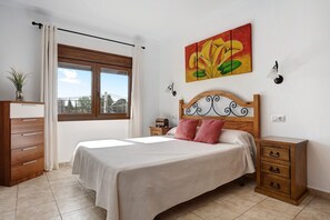 3 habitaciones, tabla de planchar con plancha y wifi gratis 