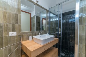 Shower, towels