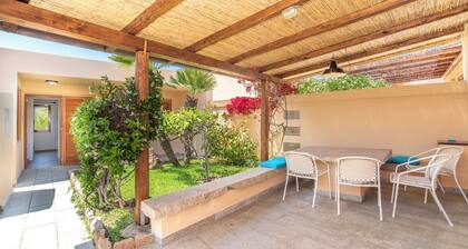 Maison de vacances Ă Punta Nera prĂšs de la plage avec vue sur la mer et jardin.