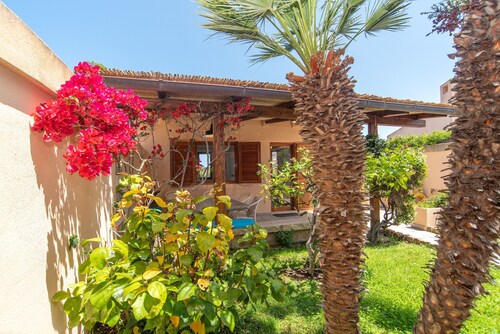 Ferienhaus Punta Nera in Strandnähe mit Meerblick und Garten