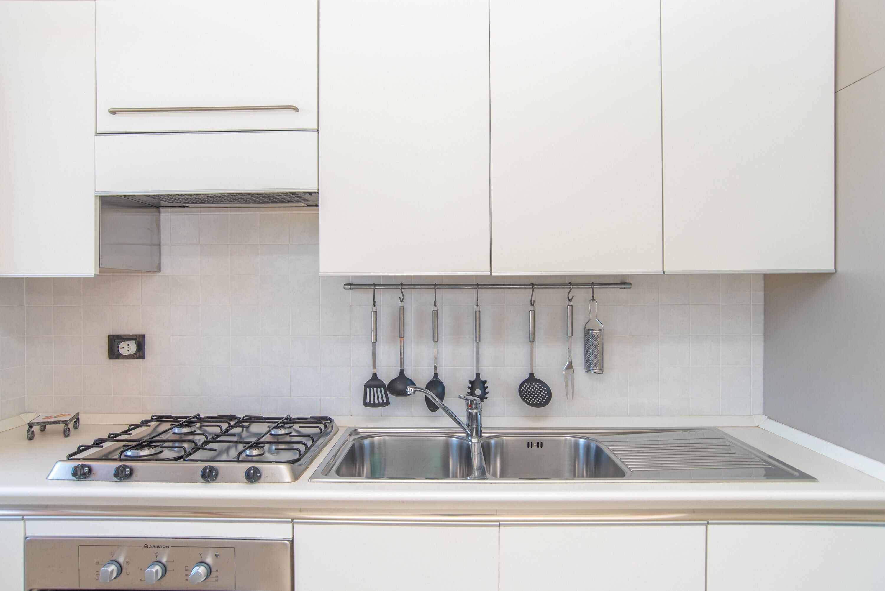 Réfrigérateur, four, plaque de cuisson, lave-vaisselle