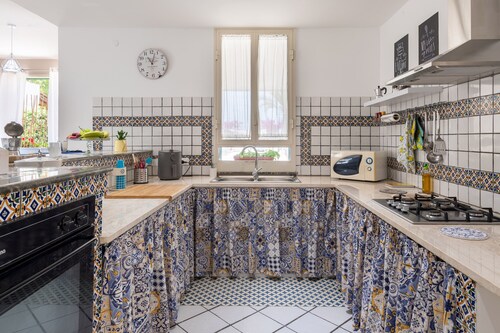 Holiday Apartment 'Appartamento in Villa Tulipano' with Private Terrace, Garden & Wi-Fi