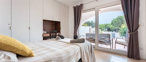 2 chambres, fer et planche à repasser, Wi-Fi gratuit, draps fournis