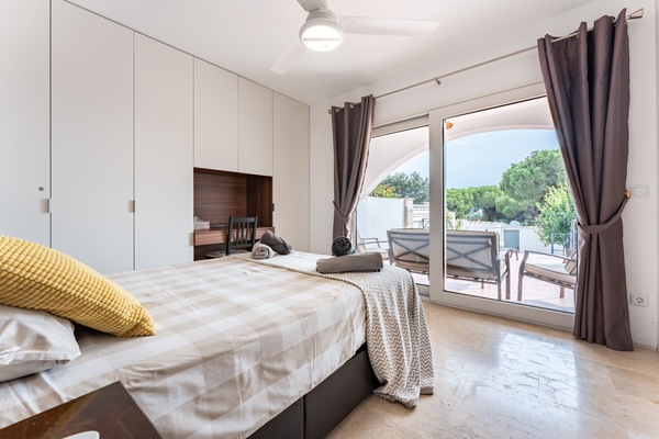 2 slaapkamers, een strijkplank/strijkijzer, gratis wifi, beddengoed