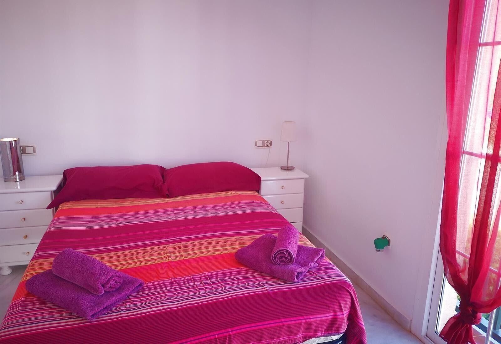 2 chambres, fer et planche à repasser, Wi-Fi gratuit, draps fournis