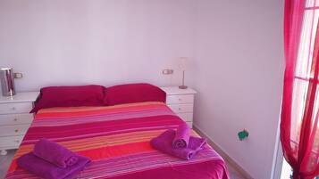 2 chambres, fer et planche à repasser, Wi-Fi gratuit, draps fournis