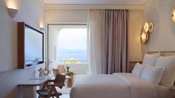 Pillowtop beds, desk, soundproofing, WiFi (free)