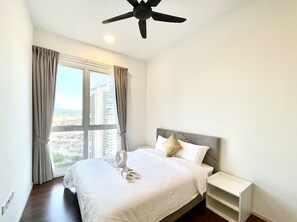 In-room safe, blackout curtains, iron/ironing board, free WiFi - UNA Serviced Residence by MOKA (Kuala Lumpur)
