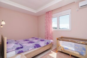 3 bilik tidur, seterika/papan seterika, Wi-fi percuma, cadar katil 