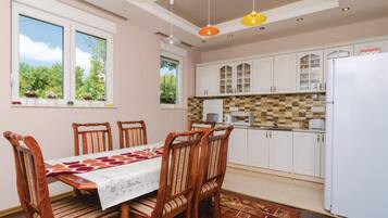 Family Villa, Multiple Bedrooms, Mountainside (Pool Villa Panorama Mojdež) | Dining