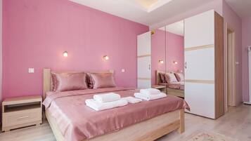 Vila Keluarga, beberapa kamar, tepi gunung (Pool Villa Panorama Mojdež) | 3 kamar tidur, setrika/meja setrika, Wi-Fi gratis, dan seprai linen