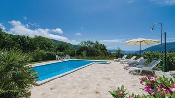 Family Villa, Multiple Bedrooms, Mountainside (Pool Villa Panorama Mojdež) | Kolam renang | Kolam renang terbuka bermusim