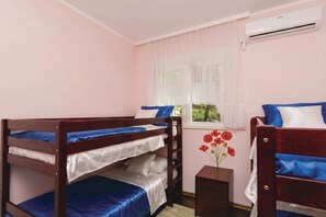 3 bedrooms, iron/ironing board, free WiFi, bed sheets - Pool Villa Panorama Mojdez (Mojdez)