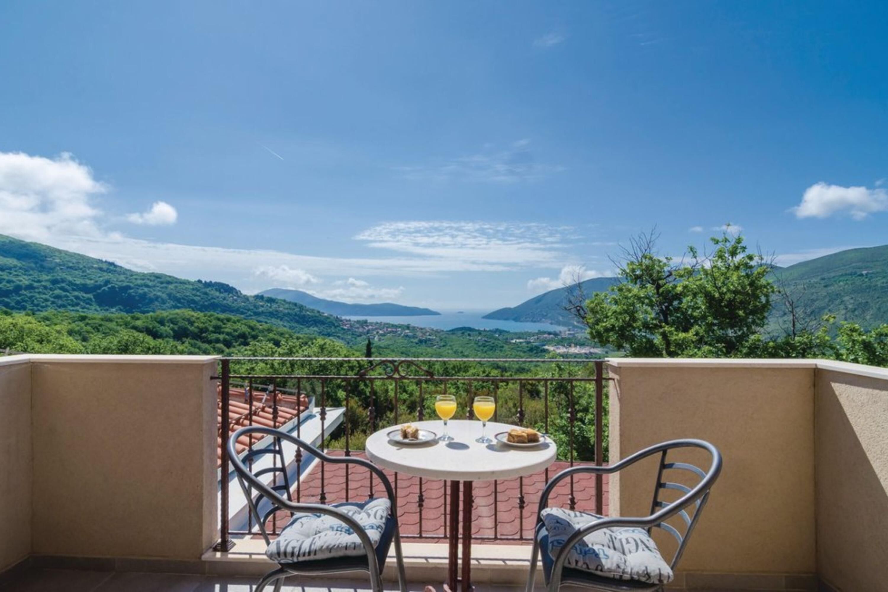 Biệt thự dành cho gia đình, nhiều phòng ngủ, cạnh núi (Pool Villa Panorama Mojdež) | Khu ẩm thực ngoài trời