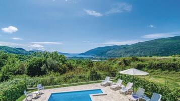 Seasonal outdoor pool