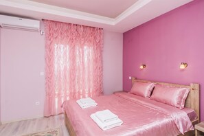 ファミリー ヴィラ 3 ベッドルーム バルコニー マウンテンサイド (Pool Villa Panorama Mojdež /w Sea)
