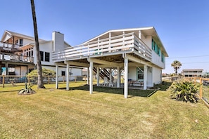 A two-story building with a balcony and a covered outdoor seating area. - Gulf Coast Views! Coastal Winter Gem in Galveston (Galveston)