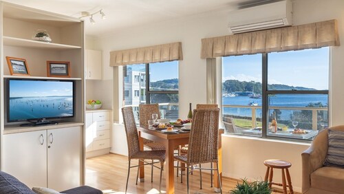 Blue Vista 8 13 Victoria Parade - Studio with air con and spectacular views