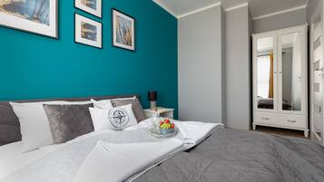 1 Schlafzimmer, Schreibtisch, Bügeleisen/Bügelbrett, Reisekinderbett