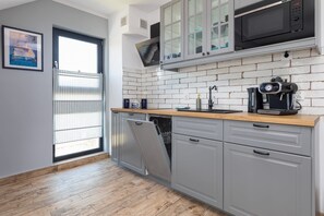 Fridge, microwave, stovetop, dishwasher - Modern Apartment | Close to the Beach, Sauna, Parking (Miedzywodzie)