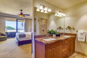 1 Schlafzimmer, Schreibtisch, Bügeleisen/Bügelbrett, Reisekinderbett