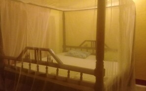 A bed with a wooden frame and a canopy. - Kangs Hotel Malindi (Malindi)