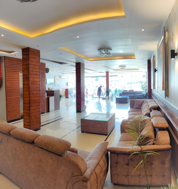 Lobby sitting area - The Royal Bhumesh (Reasi)