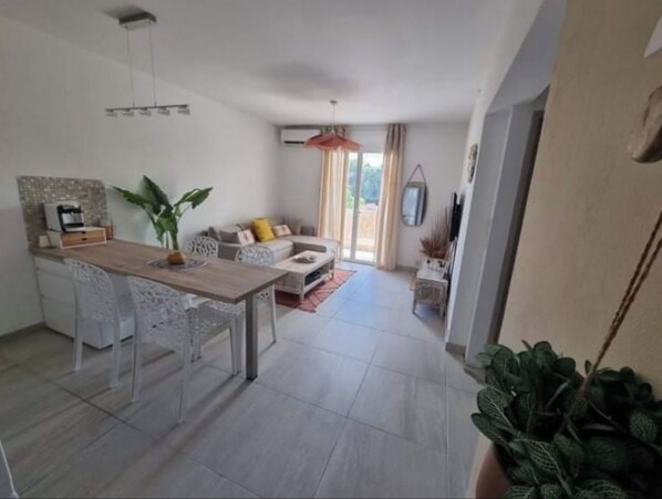 Interior - Apparently T3 (Frejus)