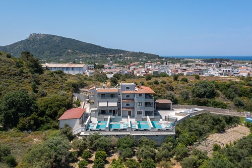 Ariadne MountainView Suite