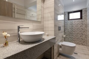 Bathtub, hair dryer, towels, soap - Ariadne MountainView Suite (Kremasti, Rhodes)