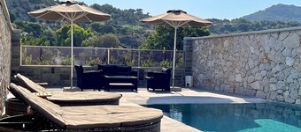 Ariadne MountainView Suite