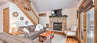 Walk to Arrowhead Lake: Cabin w/ Private Hot Tub!