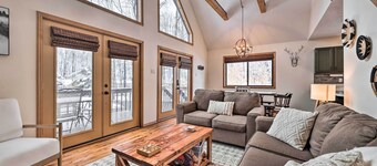 Walk to Arrowhead Lake: Cabin w/ Private Hot Tub!