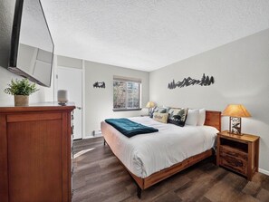 2 slaapkamers, een strijkplank/strijkijzer, gratis wifi, beddengoed