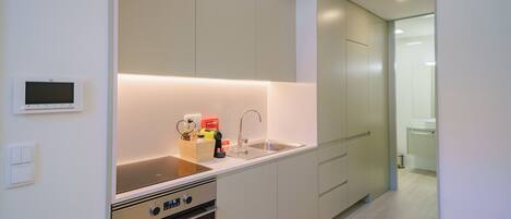 Refrigerador, microondas, horno y lavavajillas