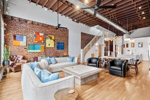 智能电视、办公室