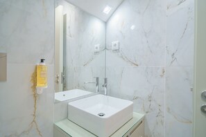 Dusche, Haartrockner, Handtücher