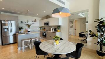 Fridge, microwave, oven, stovetop