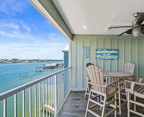 Outdoor dining - Jubilee Landing 303 | Boaters Welcome | Outdoor Pool | My Beach Getaways (Orange Beach)