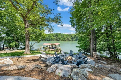 Emerald Shores - Lakefront, Private Dock & Fire Pit