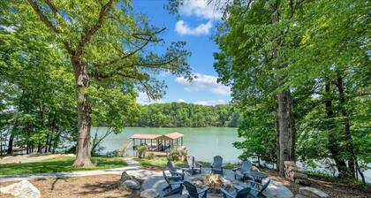 Emerald Shores - Lakefront, Private Dock & Fire Pit