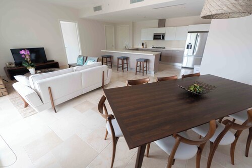 Tropical Paradise 2BR in Plaza Puntarena