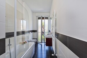 Shower, hair dryer, bidet, towels - Shelley Apartments - Tree by Wonderful Italy (Genova)