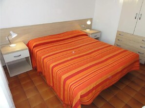 1 bedroom, in-room safe, free WiFi, bed sheets