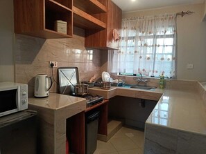 Private kitchen - Njega Holiday and Vacation Homes, Safe, Quiet and Serene. (Kagio)
