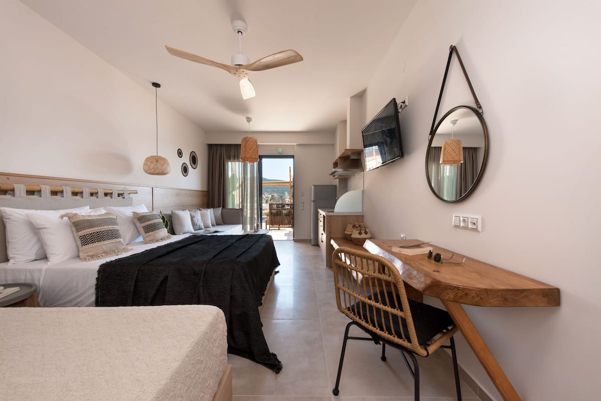 Ropa de cama de alta calidad, colchones con efecto memoria y minibar