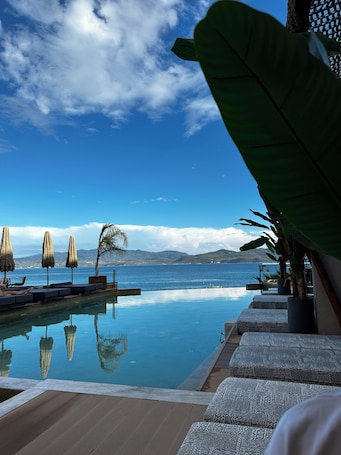 Restaurant. DEL MARE SUITES